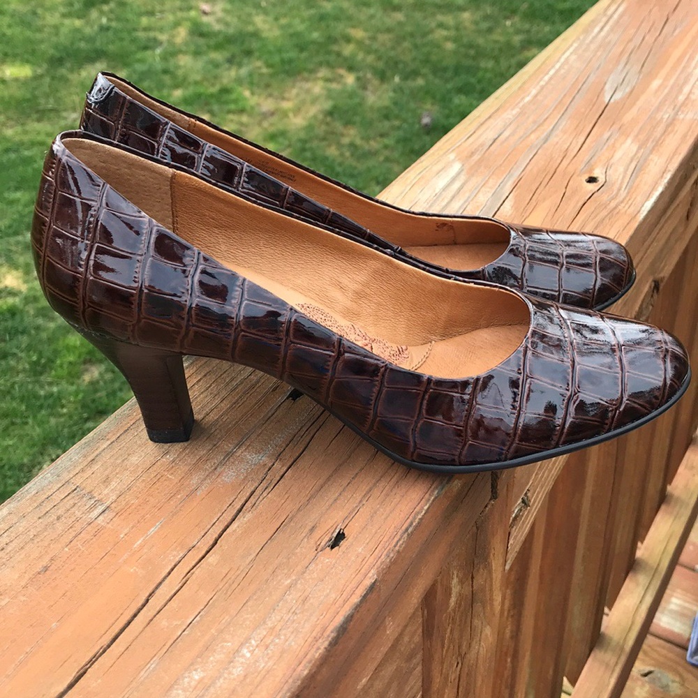  NEW Sofft Brown Reptile Pumps - Size 6.5 